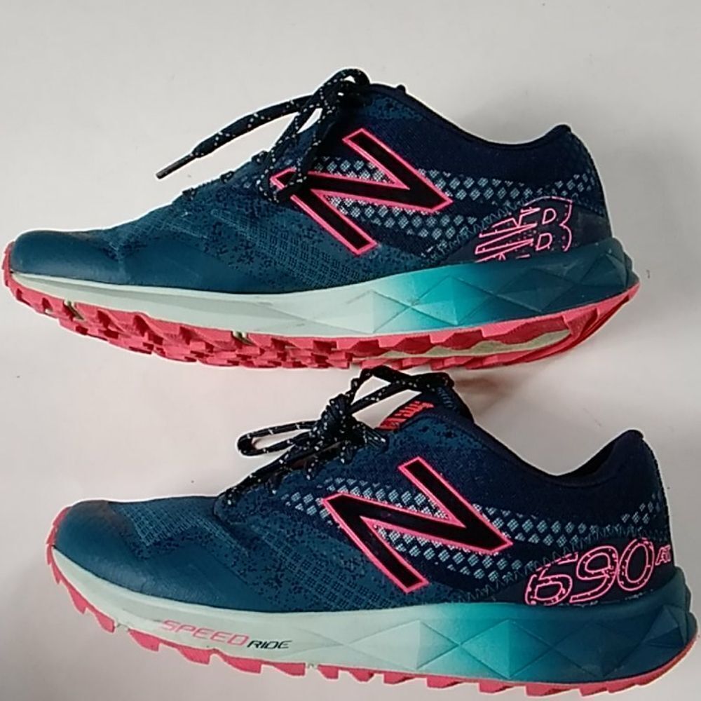 NEW BALANCE 690 Vl TRAILL RUNNING SHOES SIZE 7